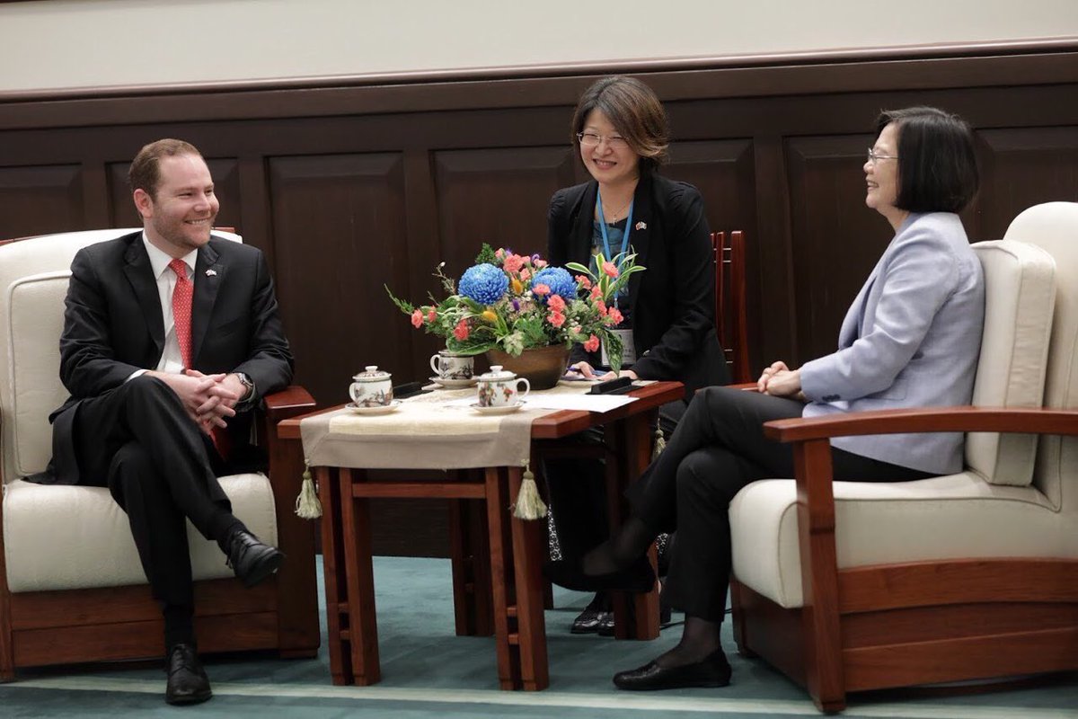 Álvaro Arzú Escobar, en  visita a la presidenta de Taiwán, Tsai Ing-wen, en septiembre de 2018. (Foto Prensa Libre: Hemeroteca PL)