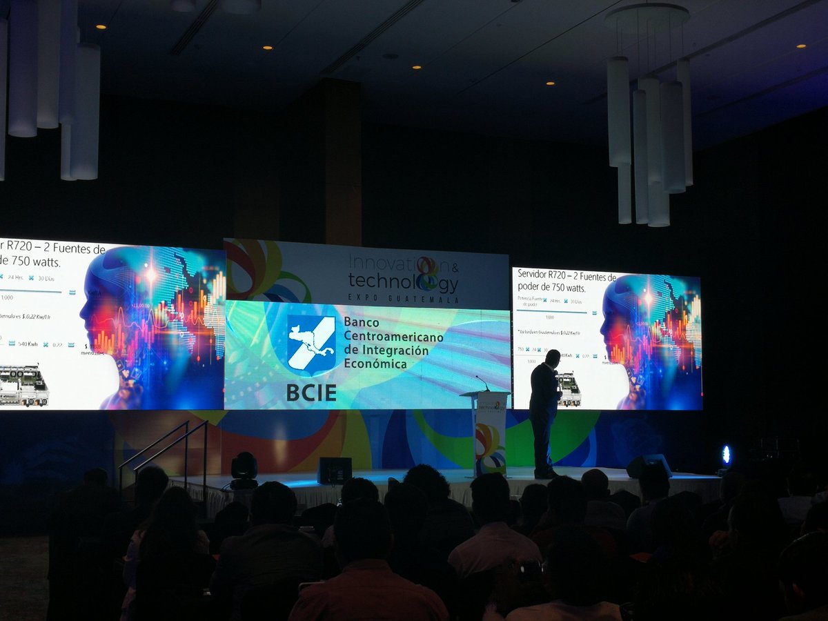 La primera edición de la Expo Innovation & Technology 2019 impulsada por la CIG reúne conferencistas, expositores de nueva tecnología y participantes. (Foto Prensa Libre: Rosa María Bolaños)