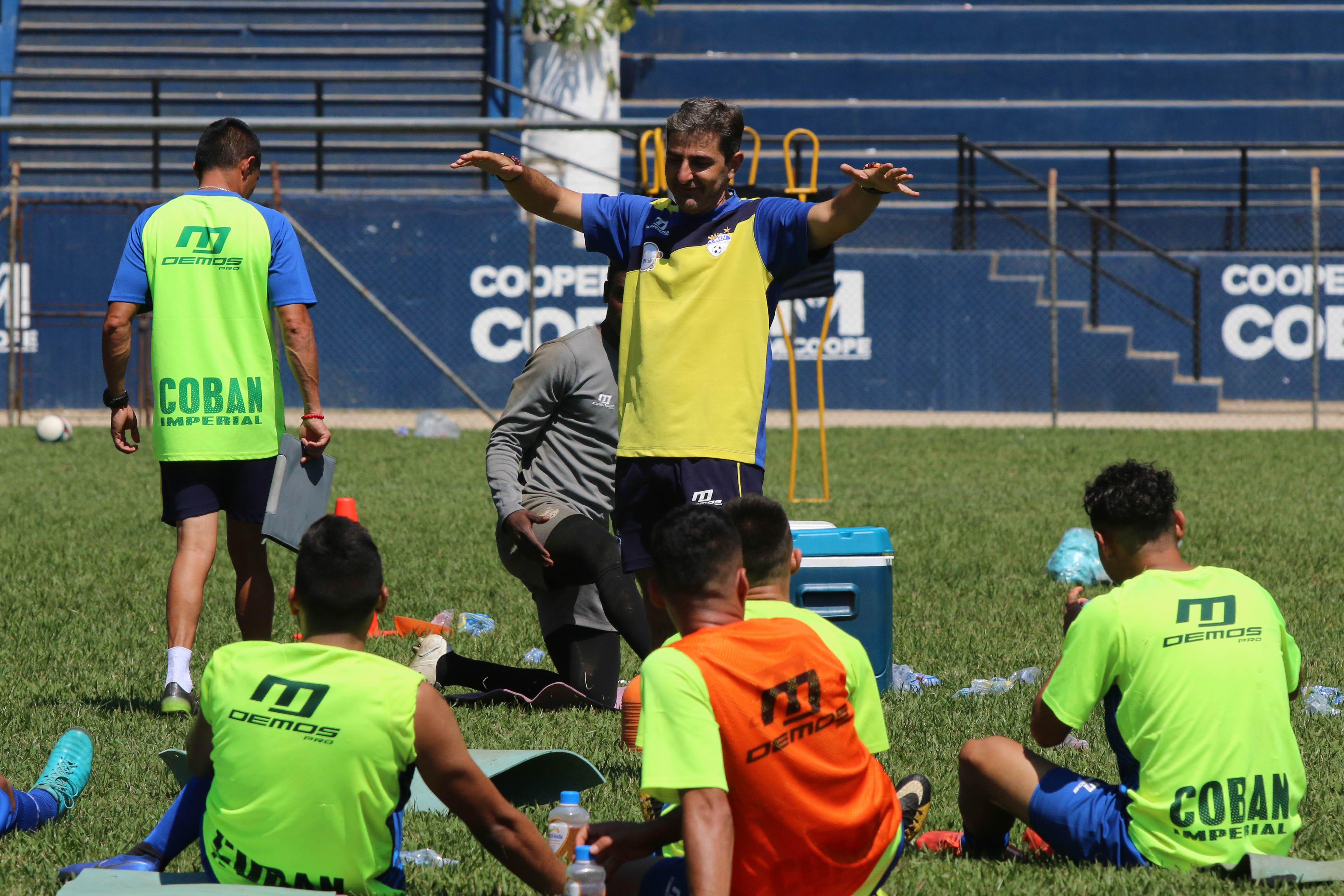 El entrenador Fabricio Benítez confía en ganar el torneo de Copa. (Foto Prensa Libre: Eduardo Sam Chun)
