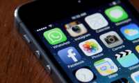 Facebook es propietaria de algunas de las aplicaciones para teléfonos inteligentes más usadas como Instagram, Messenger y WhatsApp. (Foto Prensa Libre: AFP)