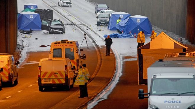 A finales de 2017, seis personas murieron en un accidente en la localidad británica de Birmingham y tras el que varios ciudadanos presentes en la zona tomaron fotos de los fallecidos. (Foto Prensa Libre: Getty Images)