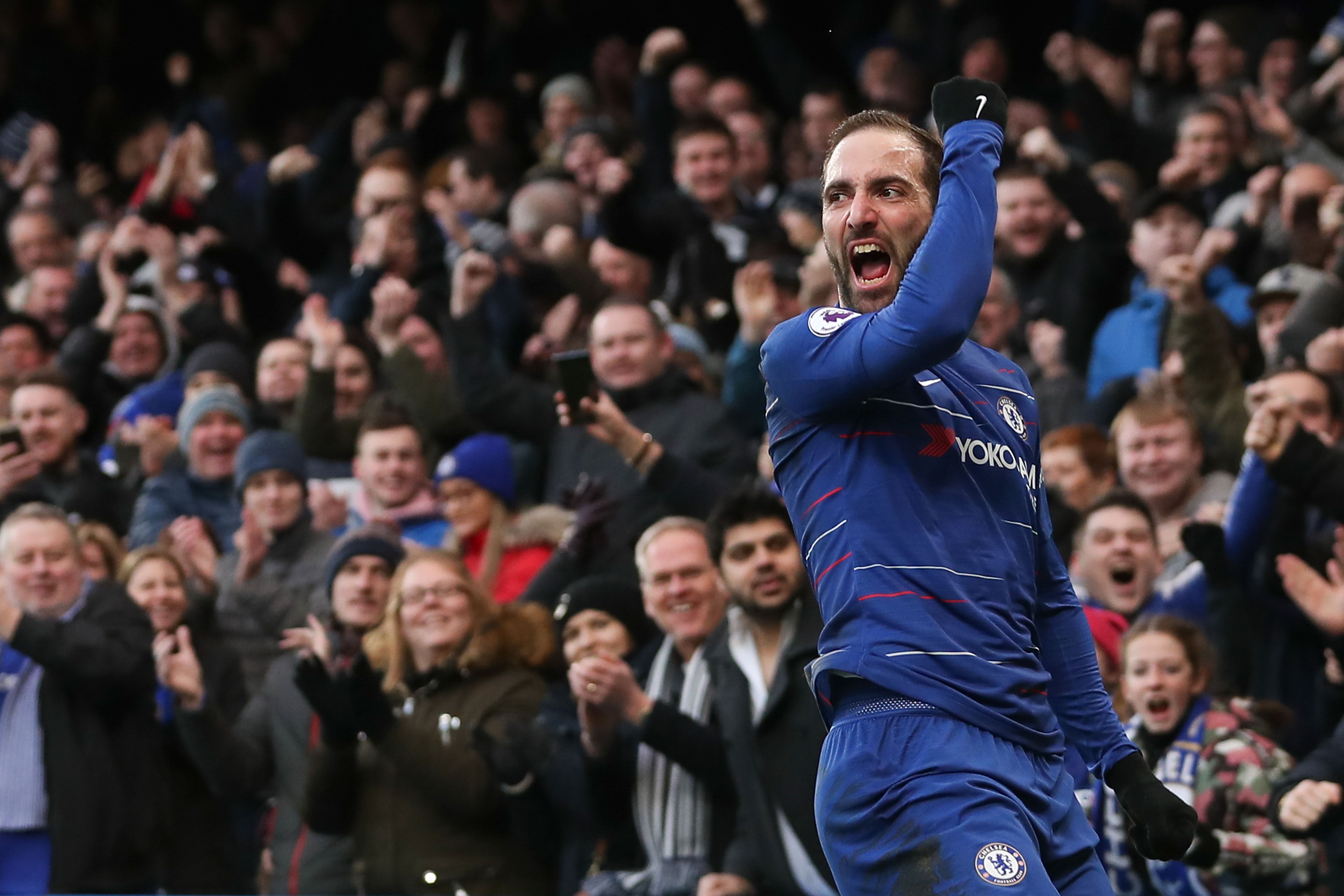 El delantero Gonzalo Higuaín aportó un doblete en la goleada del Chelsea contra el Huddersfield (Foto Prensa Libre: AFP)