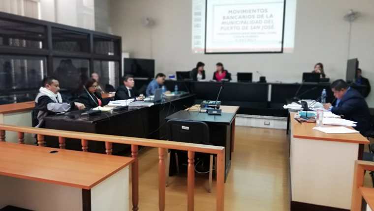 El debate contra el exalcalde del Puerto San José, Jorge Rizzo, se realiza en el Tribunal de Mayor Riesgo B. (Foto Prensa Libre: Esbin García)