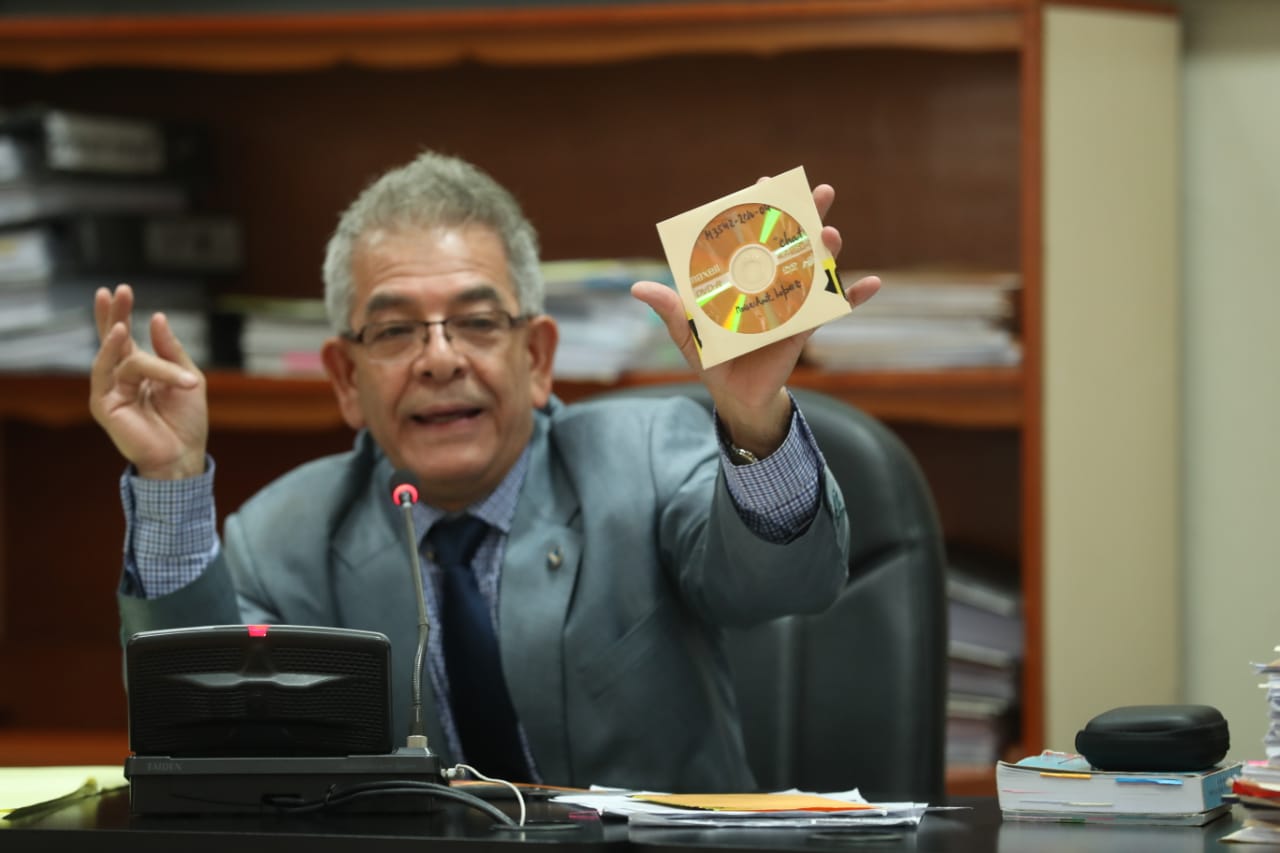 El juez Miguel Gálvez abrió una de las pruebas del caso Manipulación de Justicia. (Foto Prensa Libre: Esbin García)