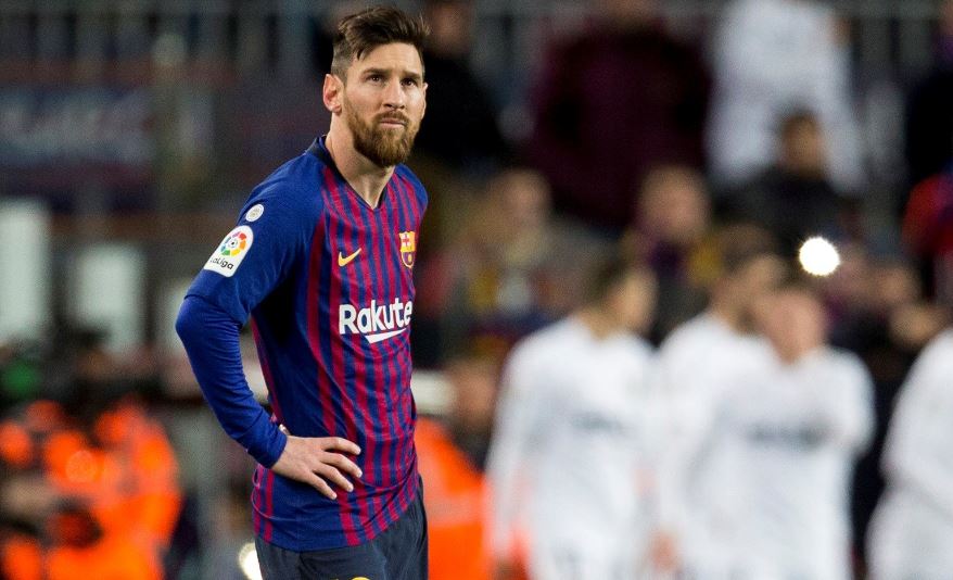 Lionel Messi es duda para el partido del miércoles contra el Real Madrid. (Foto Prensa Libre: AFP).