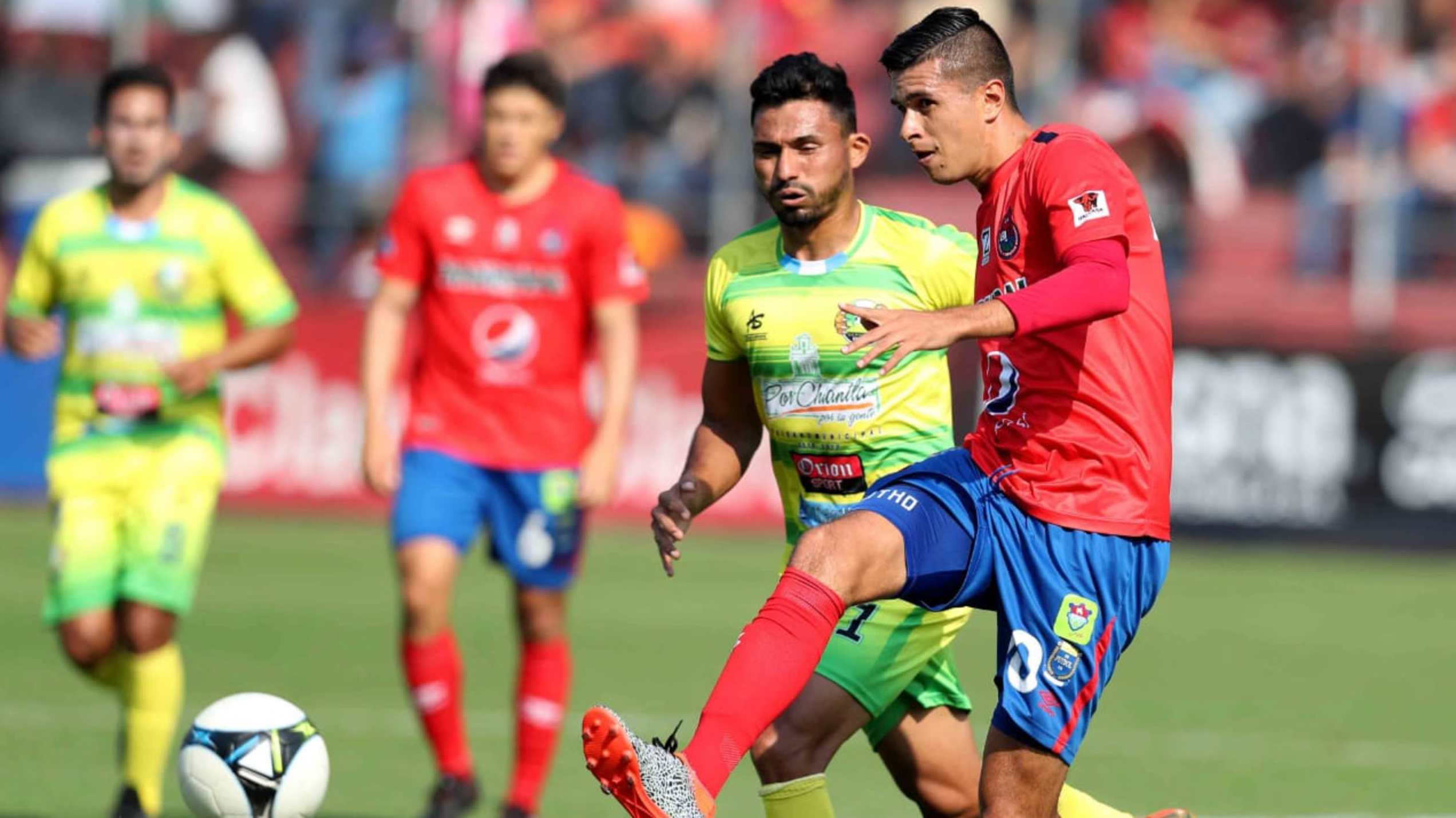 Othoniel Arce sufrió una ruptura del menisco externo de la rodilla derecha. (Foto Prensa Libre: Carlos Vicente)