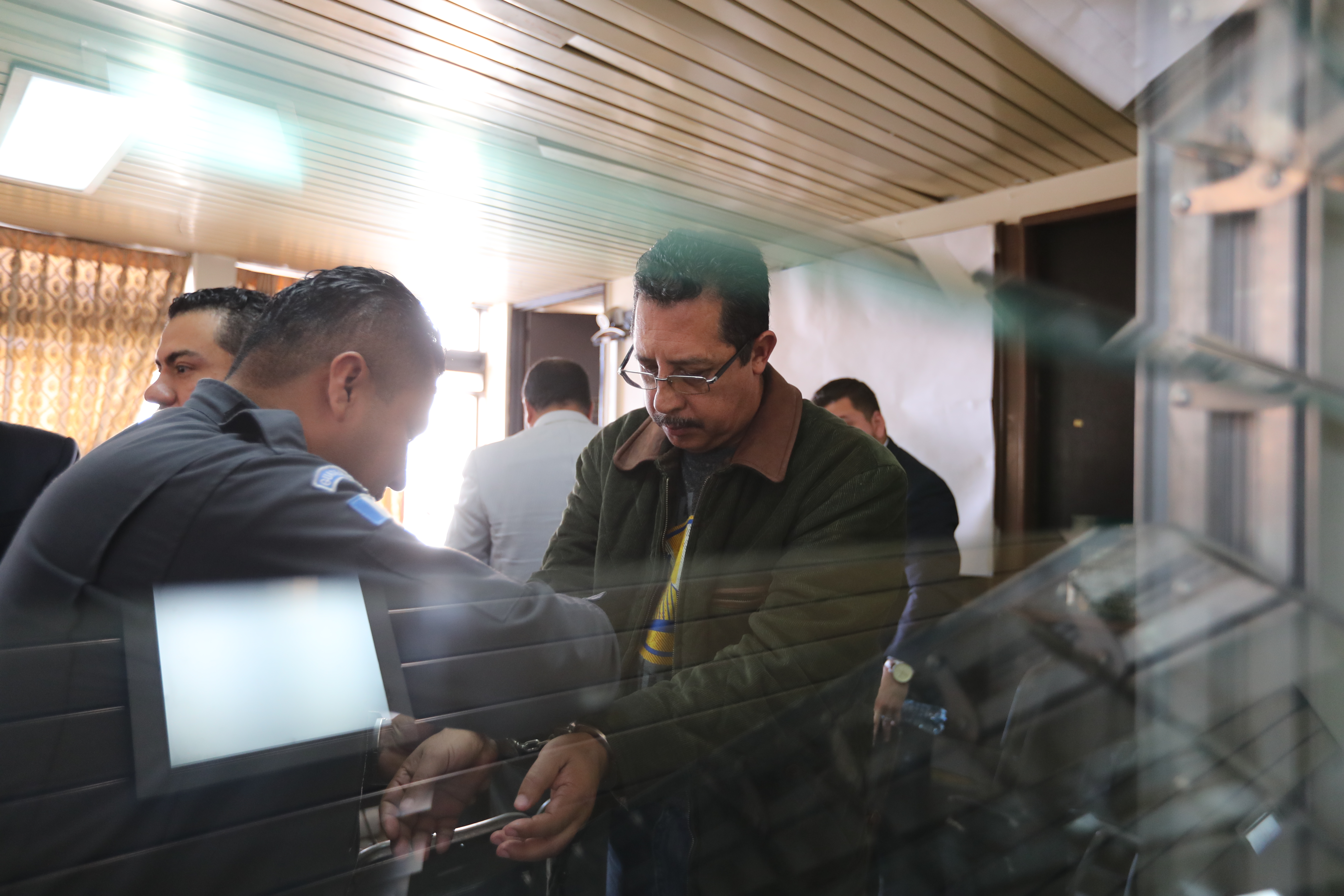 El diputado José Conrado García Hidalgo al salir del Juzgado Séptimo Penal. (Foto Prensa Libre: 
Erick Avila)                 06/02/2019