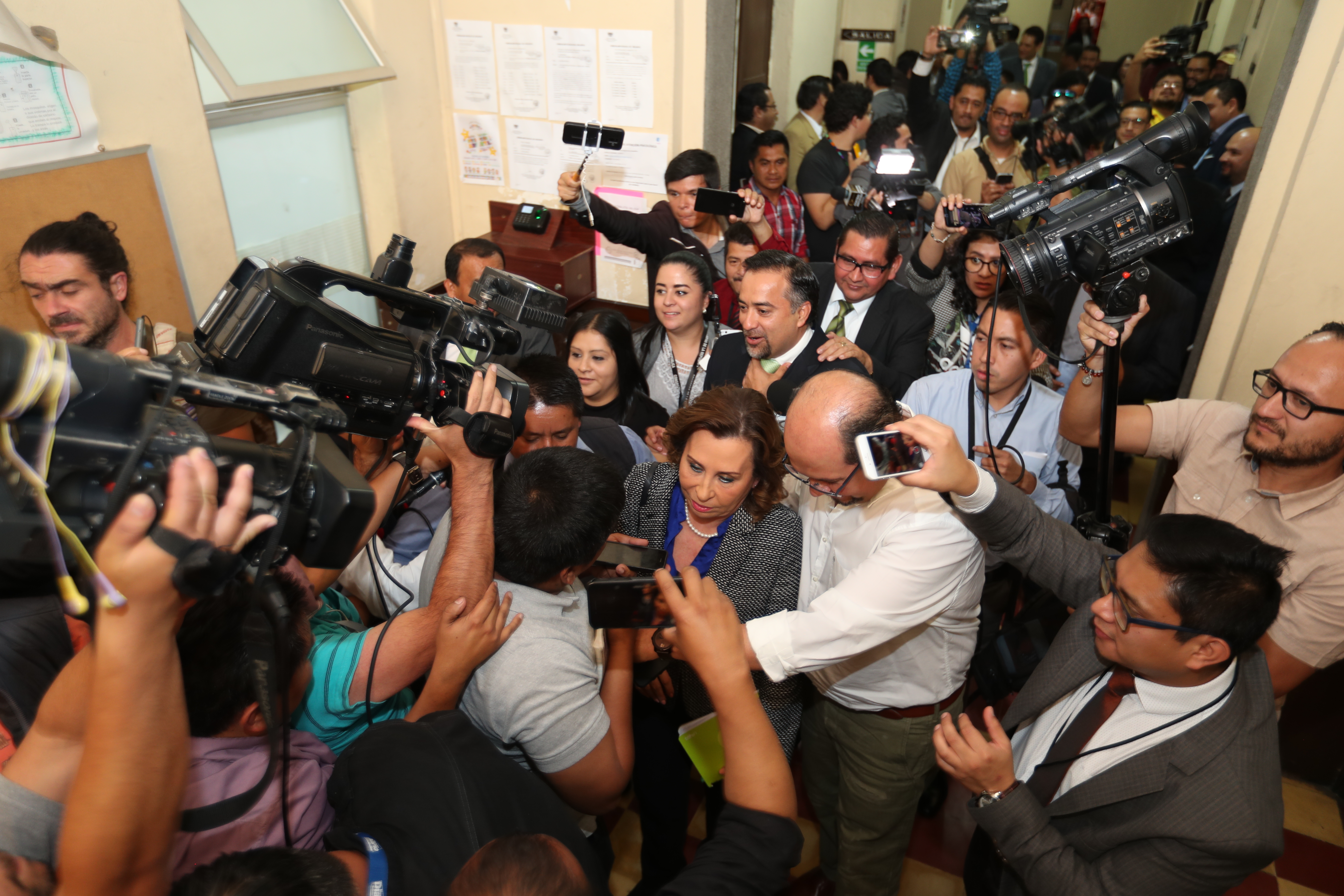 Algunos de los candidatos en problemas refieren  que el principal beneficiado por ciertas decisiones y casos presentados sería el partido  UNE, cuya candidata  es Sandra Torres. (Foto Prensa Libre: Hemeroteca PL)