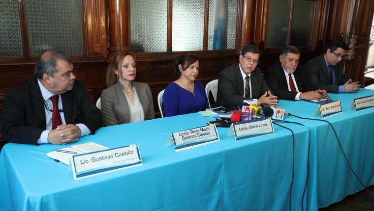 Directores de diferentes unidades  del Tribunal Supremo Electoral (TSE). (Foto Prensa Libre: Esbin García)                                                      