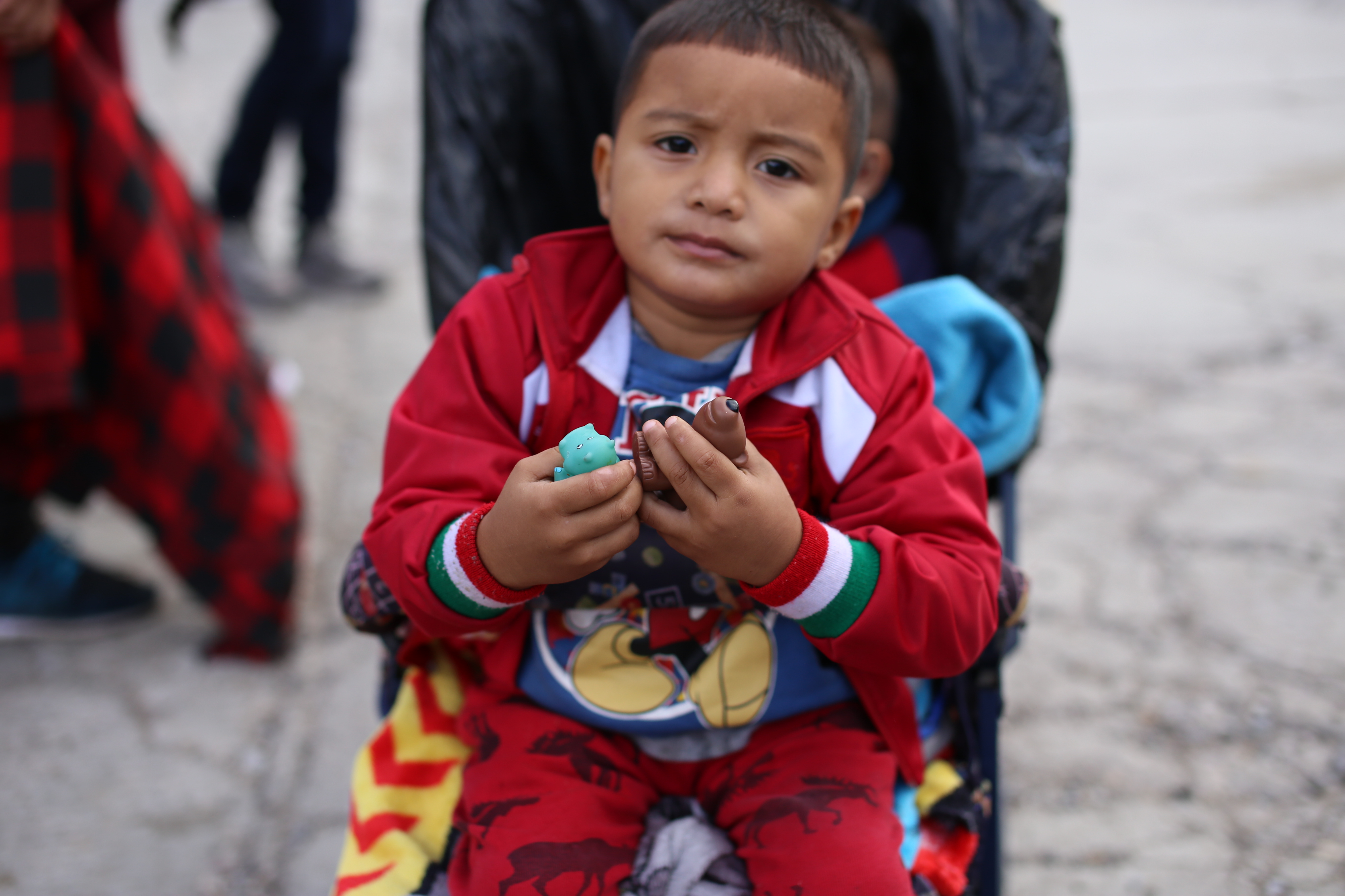 Un niño migrante viaja en una de las caravanas que desde el año pasado se han formado en Honduras. Las autoridades temen que muchos menores sean llevados a EE. UU. con fines de explotación. (Foto Prensa Libre: Hemeroteca PL)