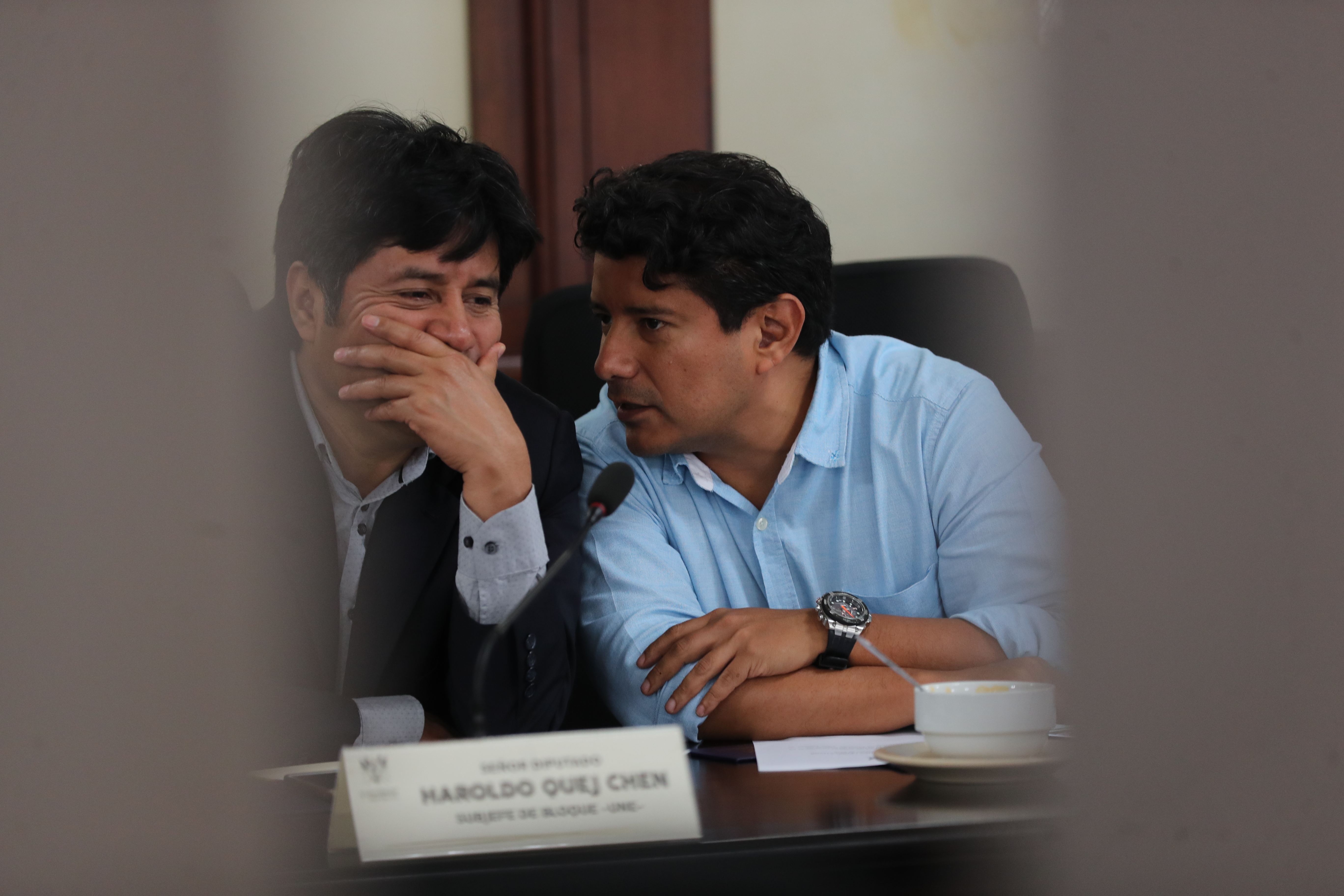 El diputado Haroldo Quej -izquierda- está señalado en el caso Subordinación del Organismo Legislativo al Ejecutivo. (Foto Prensa Libre: Hemeroteca PL)