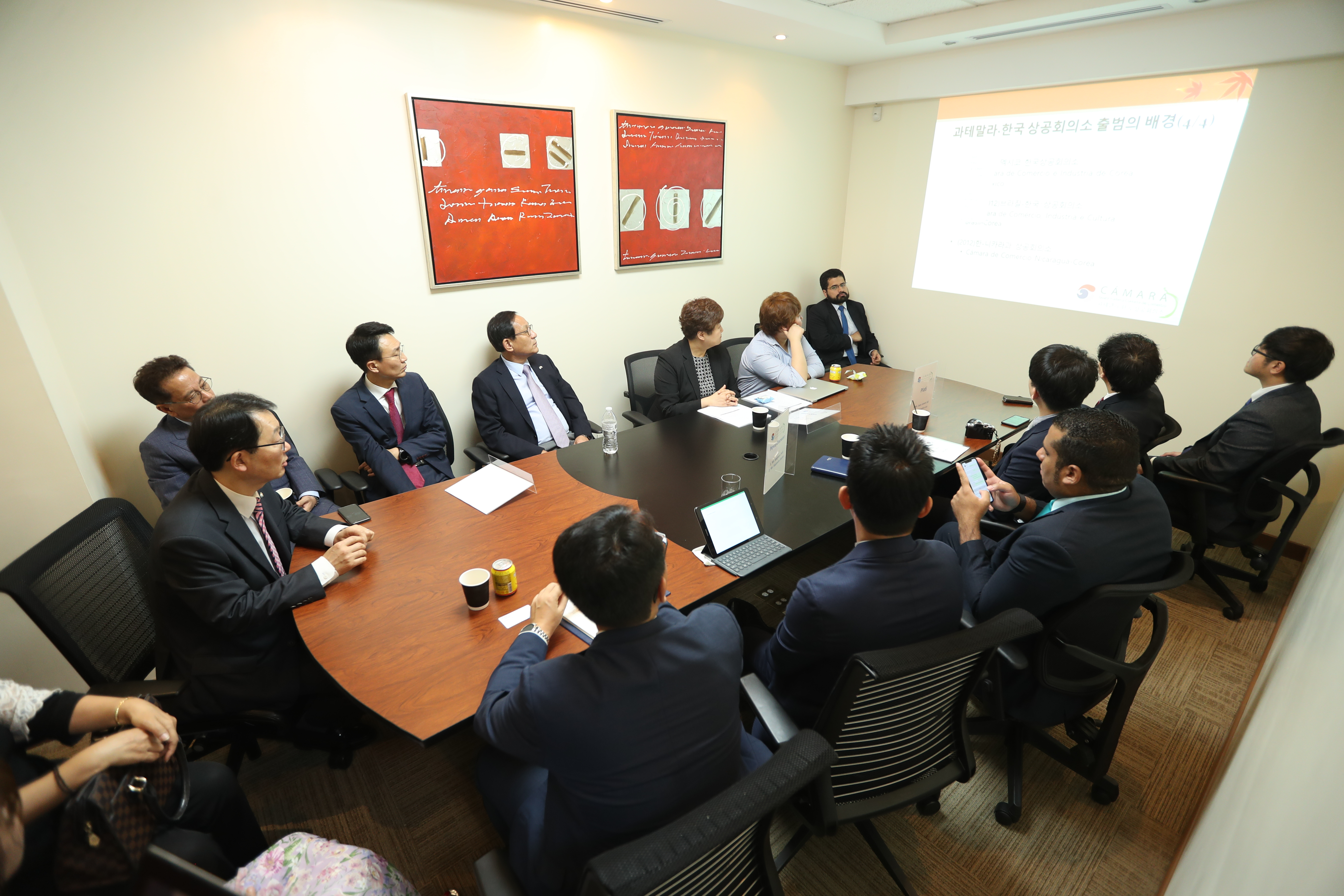Una delegación de empresarios de Corea del Sur estuvo explorando hacer negocios en Guatemala. (Foto Prensa Libre: Esbín García) 
