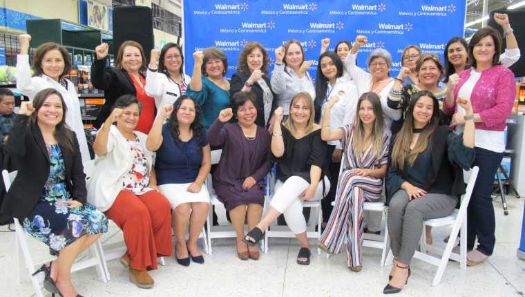 Las 20 mujeres empresarias líderes que fueron seleccionadas para el programa Cadenas de Valor de Walmart. (Foto Prensa Libre: María Reneé Gaytán)