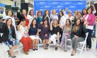 Presentan proyecto Cadena de Valor de mujeres emprendedoras y que colocarán sus productos  como Pymes en Walmart. 

MARÍA RENEÉ GAYTAN  20 02 2019