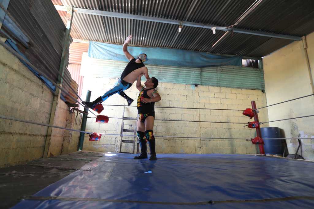 Los 4 Rudos Así entrenan los rudos