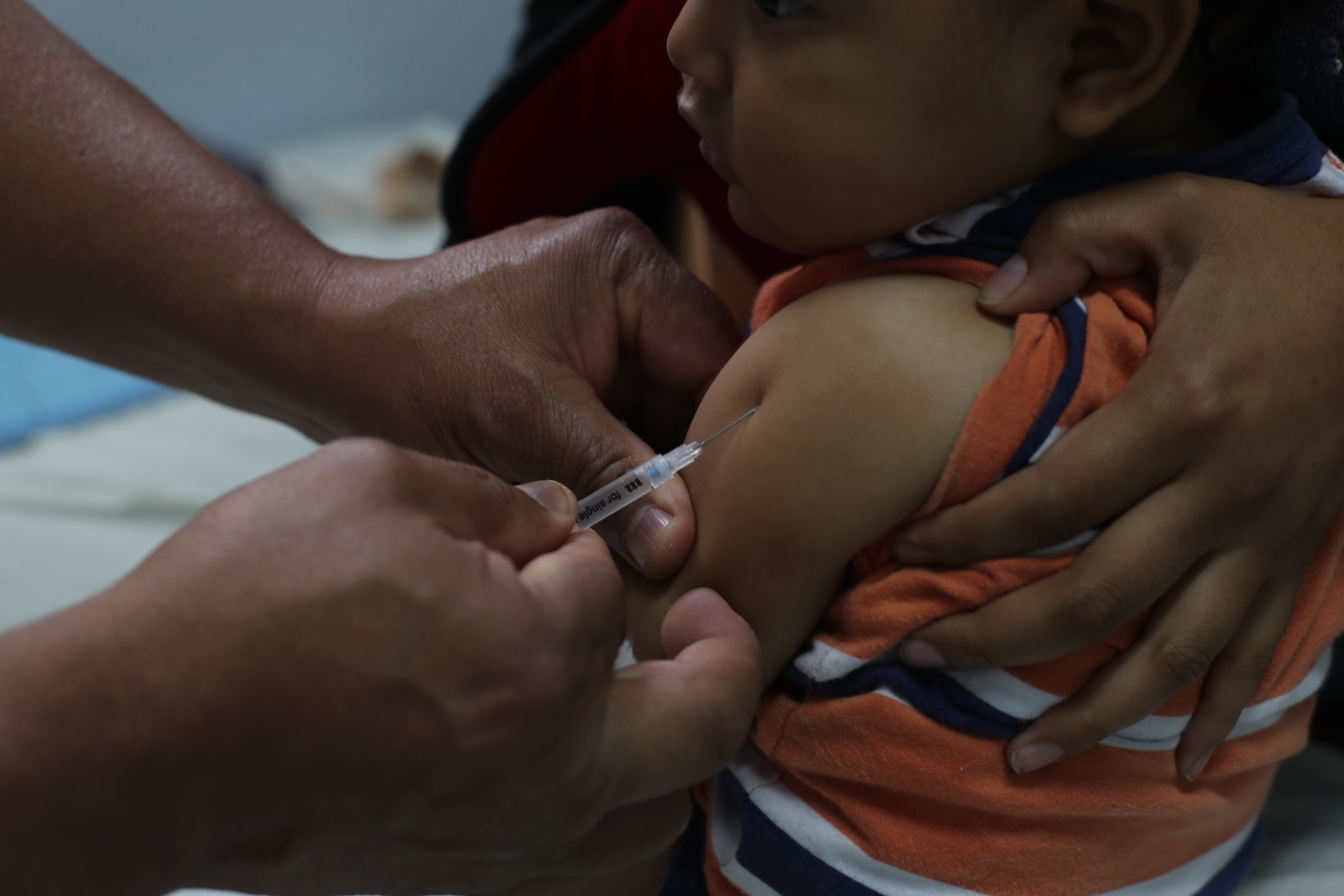 La imunización de los niños niños contra el sarampión debe hacerse a los 12 y 18 meses. (Foto Prensa Libre: Érick Ávila)