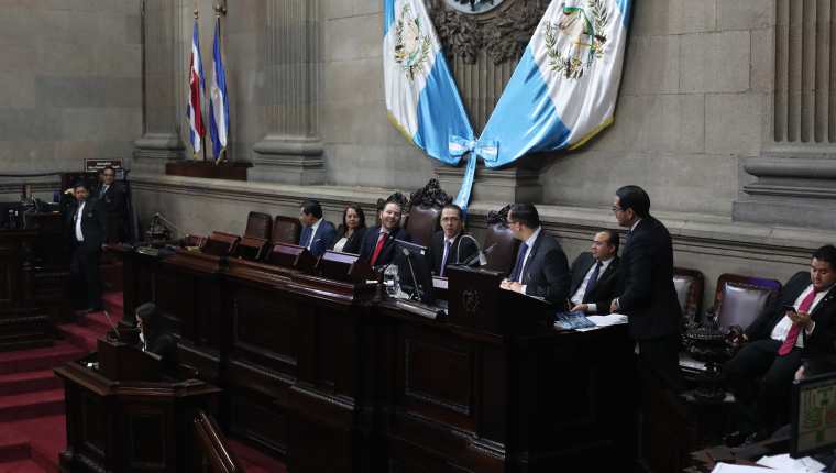 La directiva del Congreso, constituida en comisión permanente durante este periodo de receso, determinó accionar contra los magistrados de la CC. (Foto Prensa Libre: Hemeroteca PL)