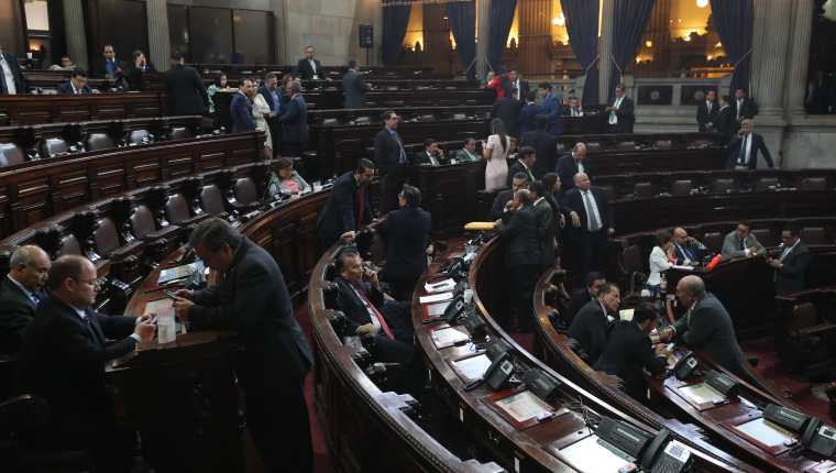 El trabajo legislativo de los diputados podría decaer durante el tiempo que dure la campaña electoral que comienza el 18 de marzo próximo. (Foto Prensa Libre: Erick Ávila)