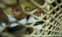 Internos del anexo Las Gaviotas son trasladados a Tribunales luego de intentar amotinarse .  Los reclusos permanecen en la crcel del stano . 


                                                                                        Fotografa Esbin Garcia 27-02- 2019.