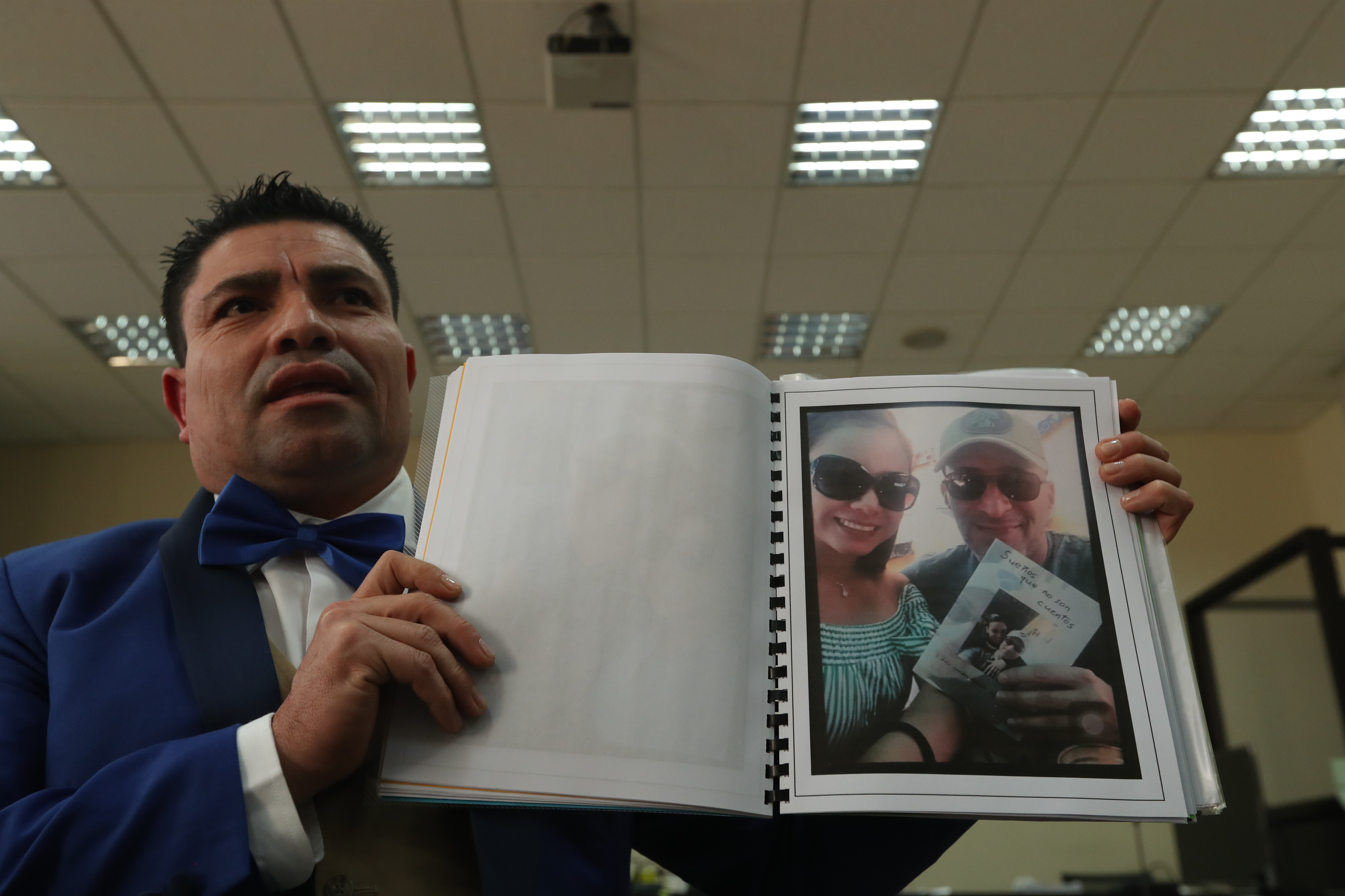 Marvin Montiel, alias el Taquero, mostró fotos de Alejandra Reyes, expareja del reo Byron Lima, con Rogelio Ramírez Cartion,  ahora exfuncionario de la Cicig. (Foto Prensa Libre: Hemeroteca PL)