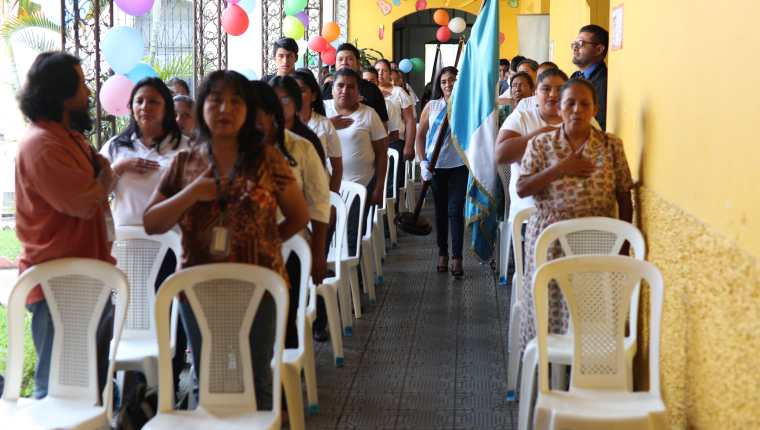Estudiantes de la Escuela de Voceadores de Prensa Libre participan en la inauguración del ciclo escolar 2019. (Foto Prensa Libre: Carlos Hernández).