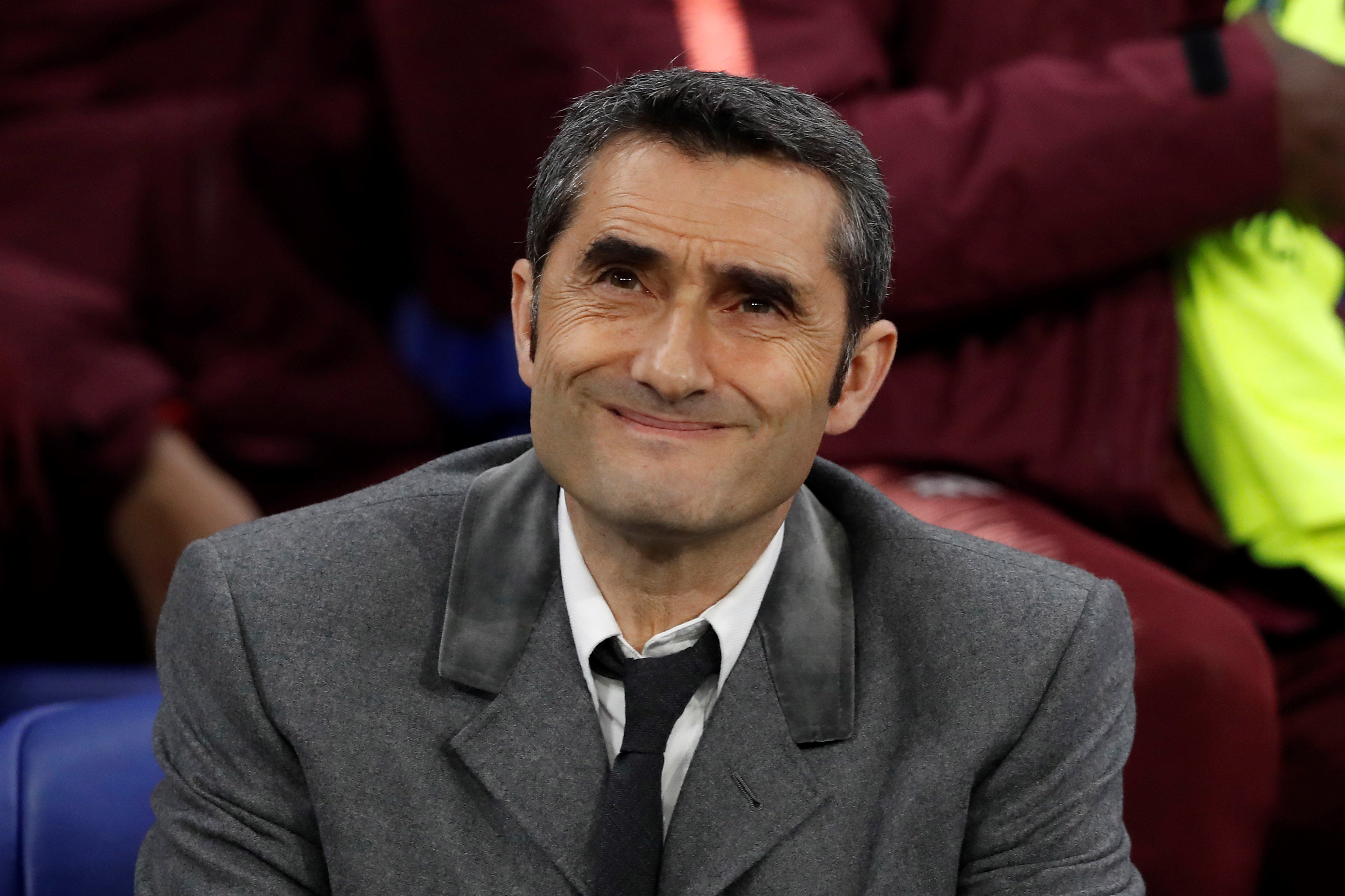 El entrenador de Barcelona, Ernesto Valverde, reacciona durante el partido por los octavos de final de la Liga de Campeones de la UEFA entre el FC Barcelona y el Olympique de Lyon, (Foto Prensa Libre: EFE)