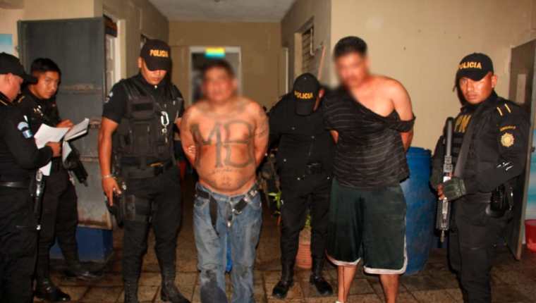 Supuestos pandilleros detenidos en un operativo policial. (Foto Prensa Libre: Hemeroteca PL)