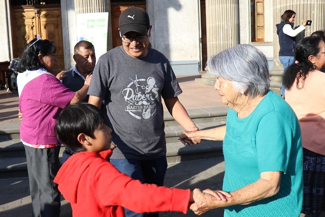 La convivencia e integración de los adultos mayores con la familia es esencial. (Foto Prensa Libre Hemeroteca PL)