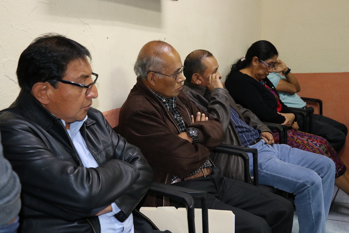 Funcionarios de San Antonio Aguas Calientes que deberán recibir el curso. (Foto Prensa Libre: Julio Sicán). 