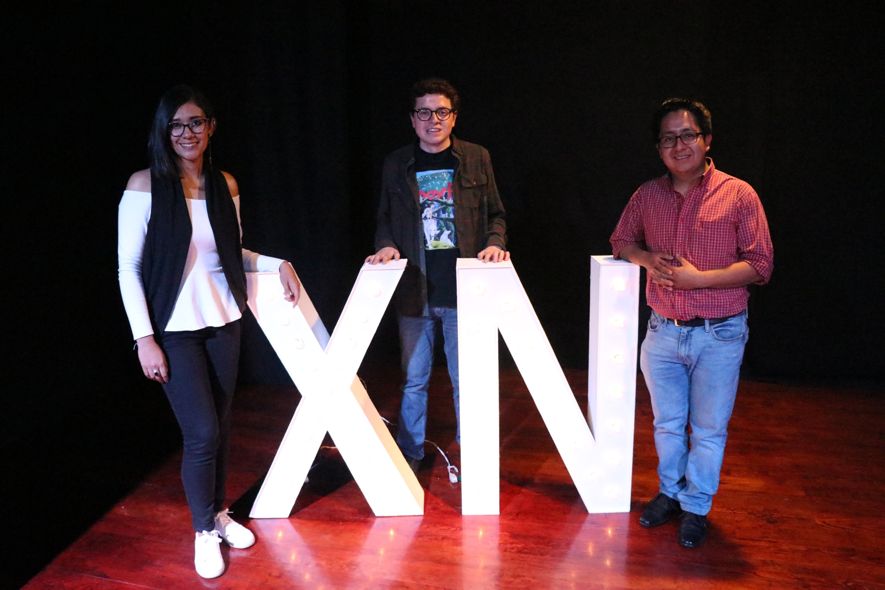 Lucia Cojulún, José Antonio Bagur y Oliver Sierra, contaron sus historias en El Teatrito de Xela. (Foto Prensa Libre: María Longo) 
