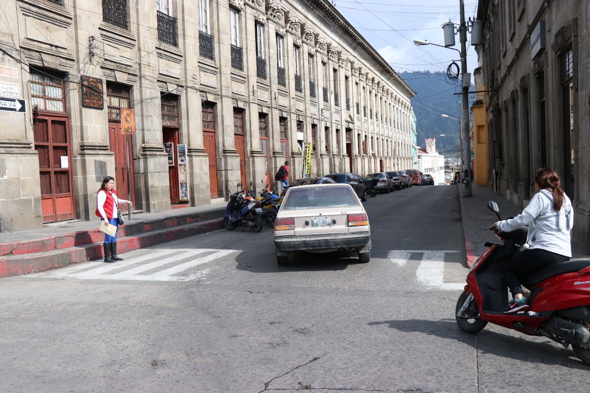 Mañana la 6a calle, zona 1 de Xela, será peatonal de 8 a 15 horas. (Foto Prensa Libre: María Longo)
