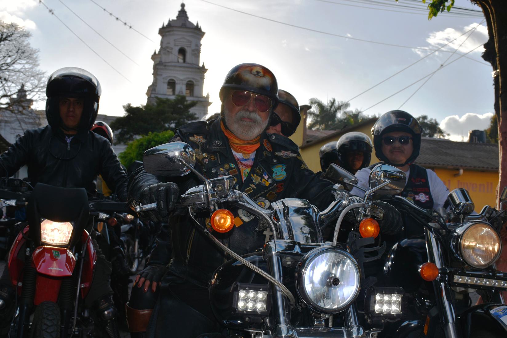 Eddy Villadeleón, conocido como el "Zorro Mayor", llega a Esquipulas. (Foto Prensa Libre: Mario Morales)