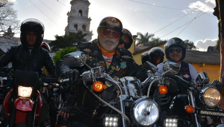Eddy VilladeleÃ³n, conocido como el "Zorro Mayor", llega a Esquipulas. (Foto Prensa Libre: Mario Morales)