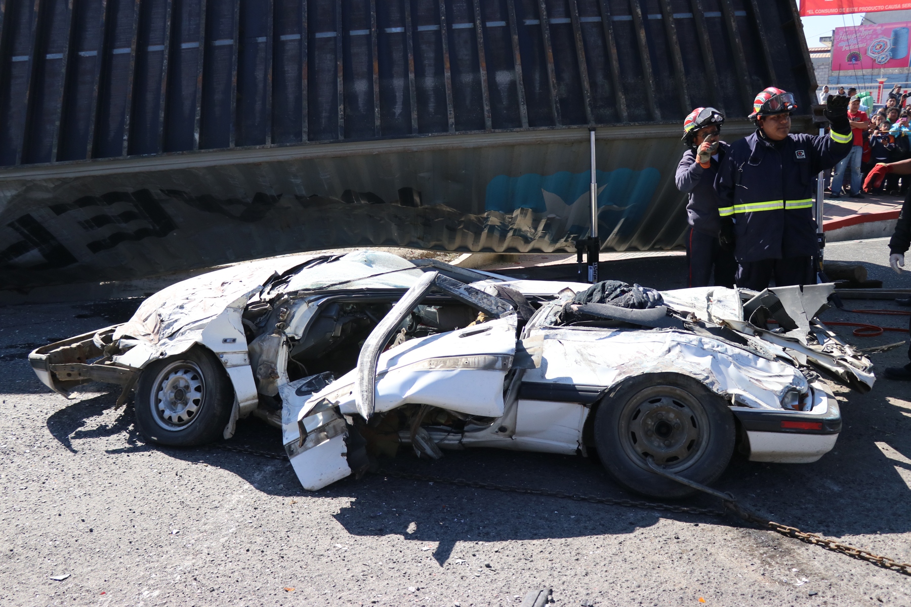 Esta fue la escena que se observó el día de los hechos en la Autopista los Altos. (Foto Prensa Libre: María Longo)  
