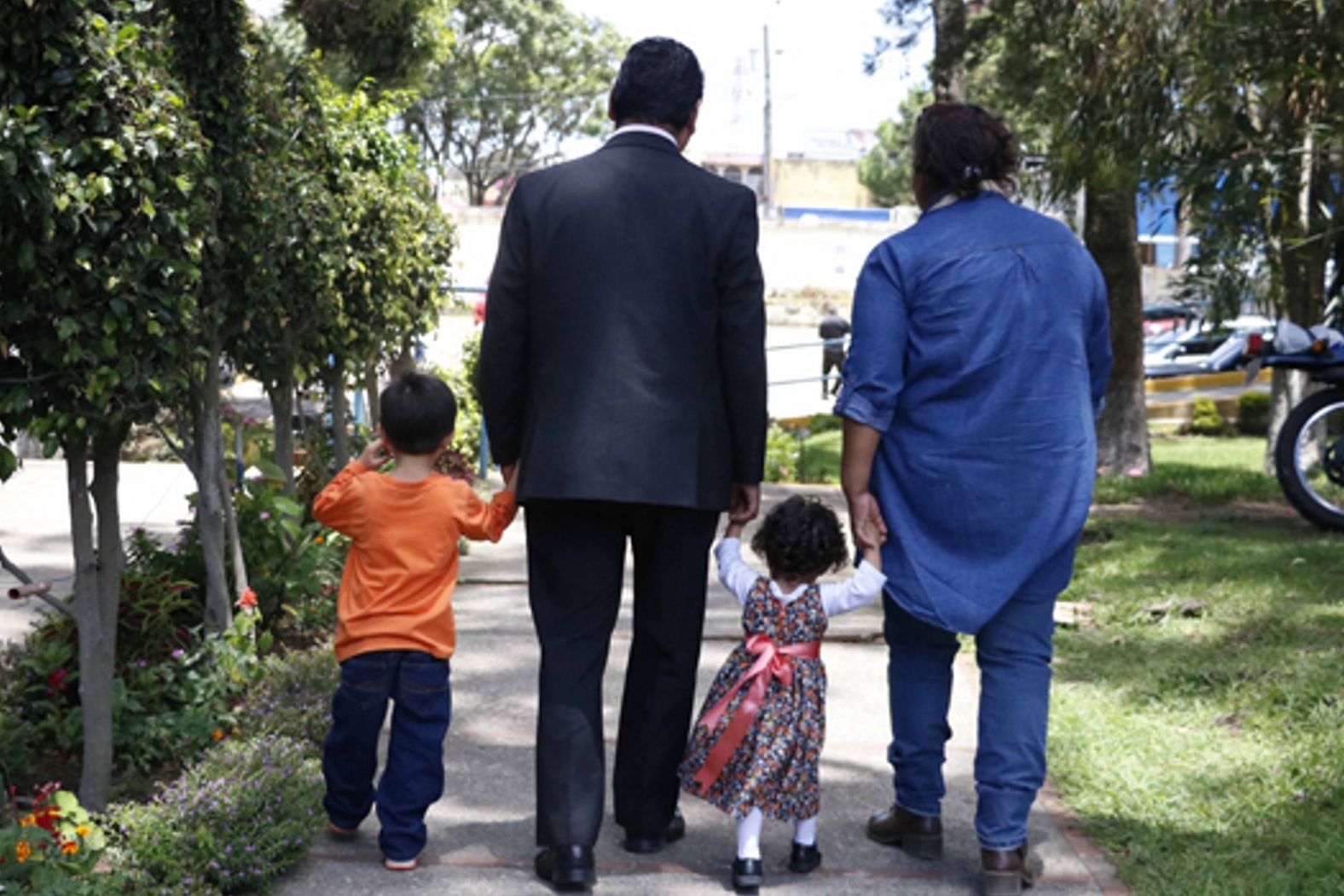Las familias interesadas en cuidar temporalmente a un niño podrá realizar el tramite en Quetzaltenango.. (Foto Prensa Libre: Cortesía SBS) 