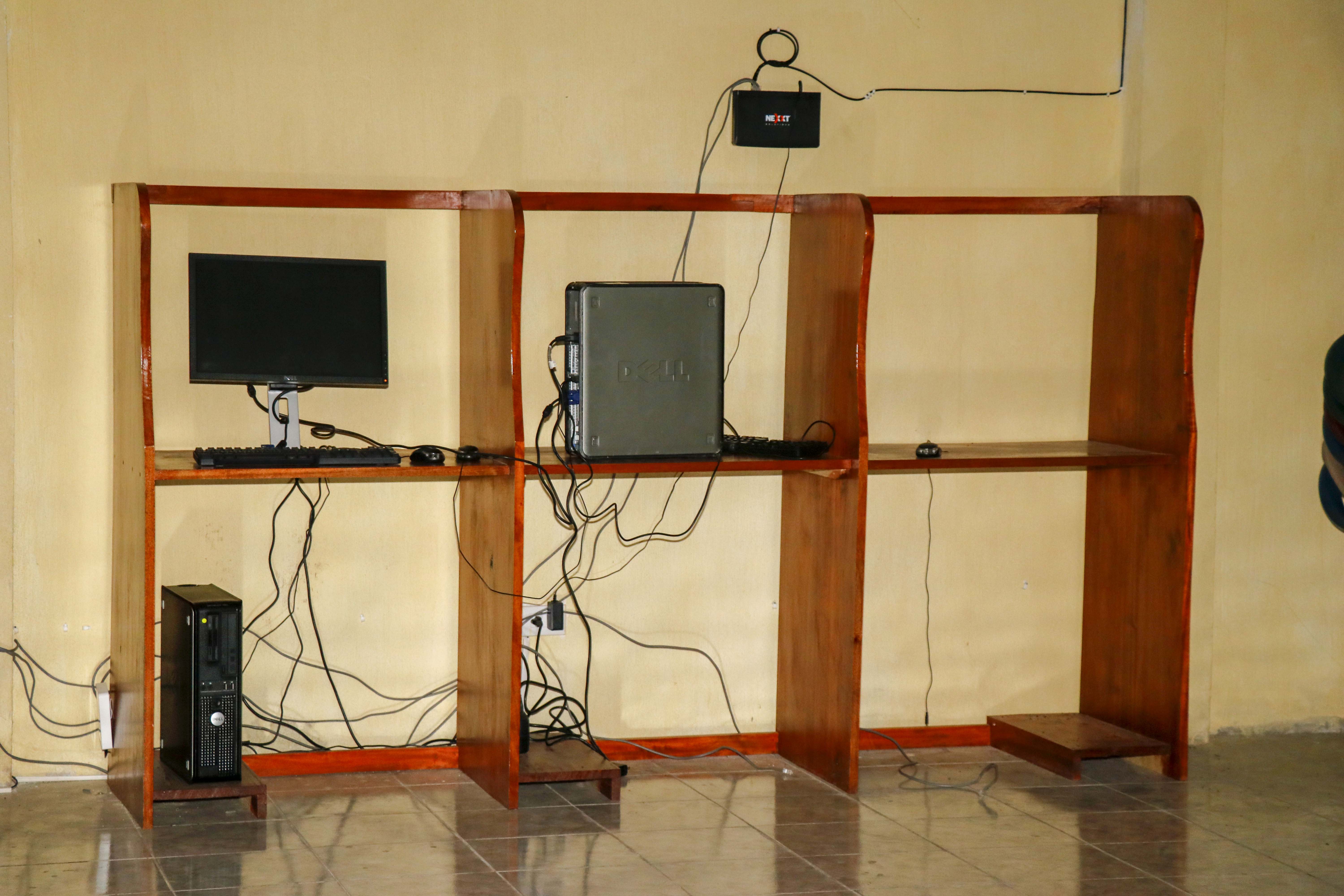 Área de donde fueron robadas las dos computadoras en Retalhuleu. (Foto Prensa Libre: Rolando Miranda). 

