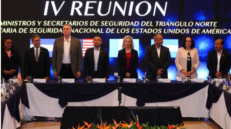 Kirstjen Nielsen, secretaria de Seguridad Nacional de EE. UU -c-. se reunió la semana pasada con los ministros de seguridad de los países del Triángulo Norte. (Foto Prensa Libre: Hemeroteca PL)