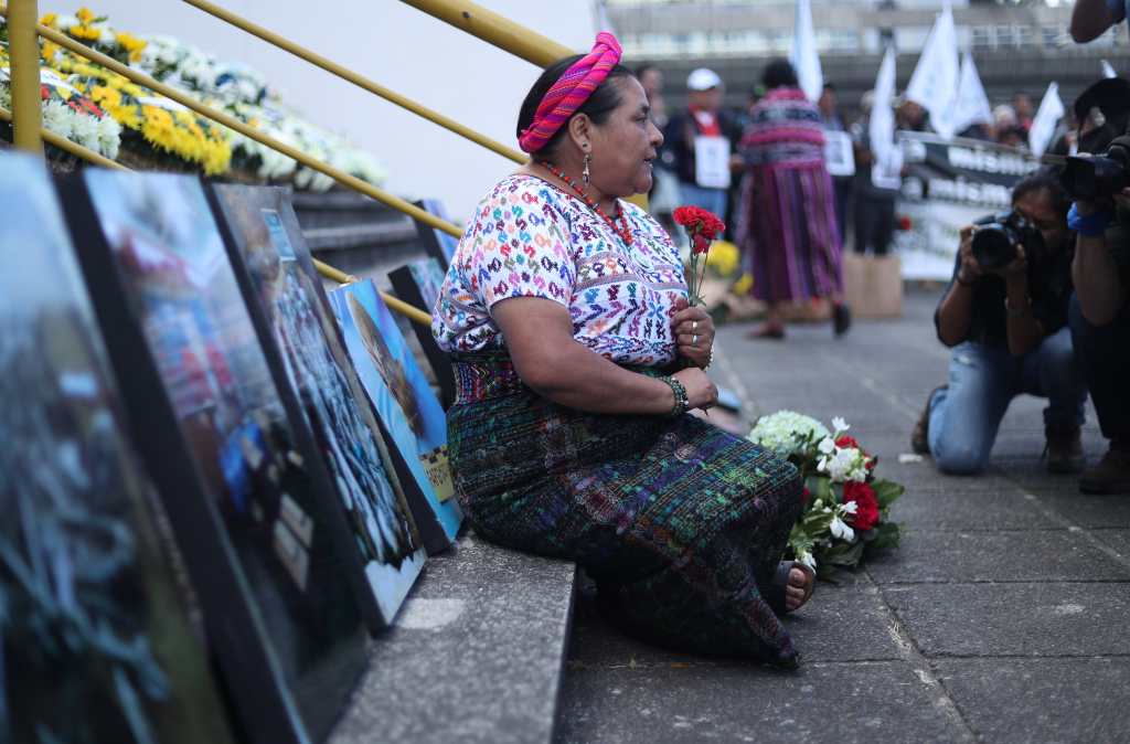 Rigoberta Menchú , Premio Nobel de la Paz , recordó a sus familiares que fueron víctimas del conflicto armado