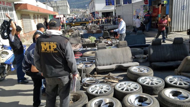 La banda de La Jefa robaba carros y en algunos casos los desmantelaba para vender a hueseras o talleres.  (Foto Prensa Libre: Hemeroteca PL) 