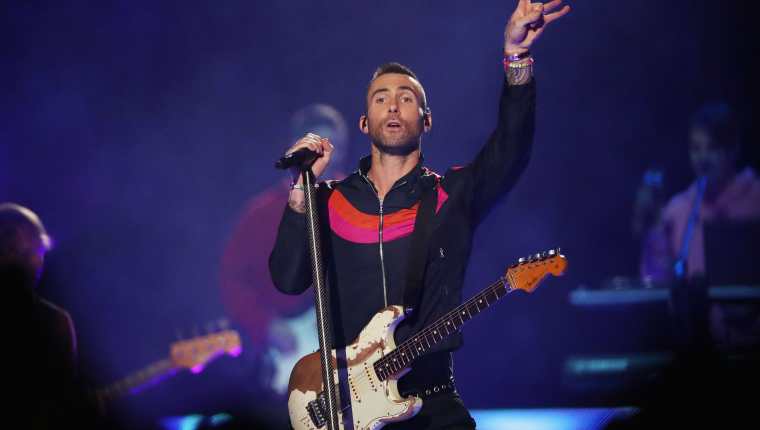 La agrupación estadounidense Maroon 5 se presentó en el medio tiempo del Super Bowl. (Foto Prensa Libre, AFP)