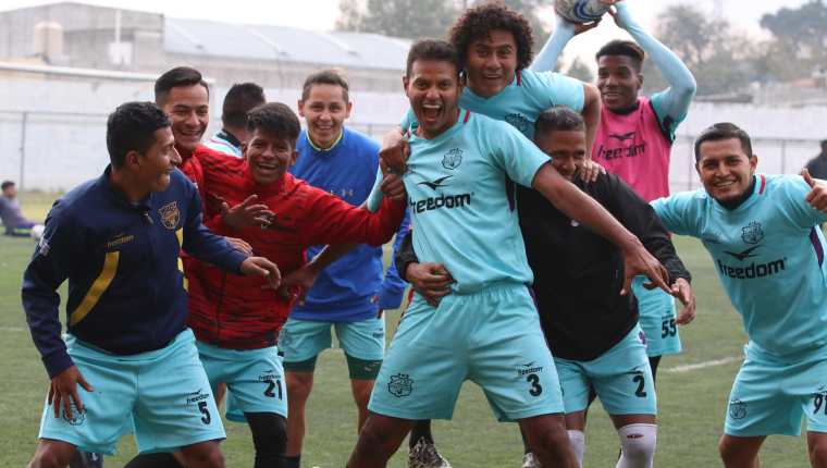 Los jugadores de San Pedro de la Primera División están ilusionados con jugar la final del Torneo de Copa. (Foto Prensa Libre: Raúl Juárez)