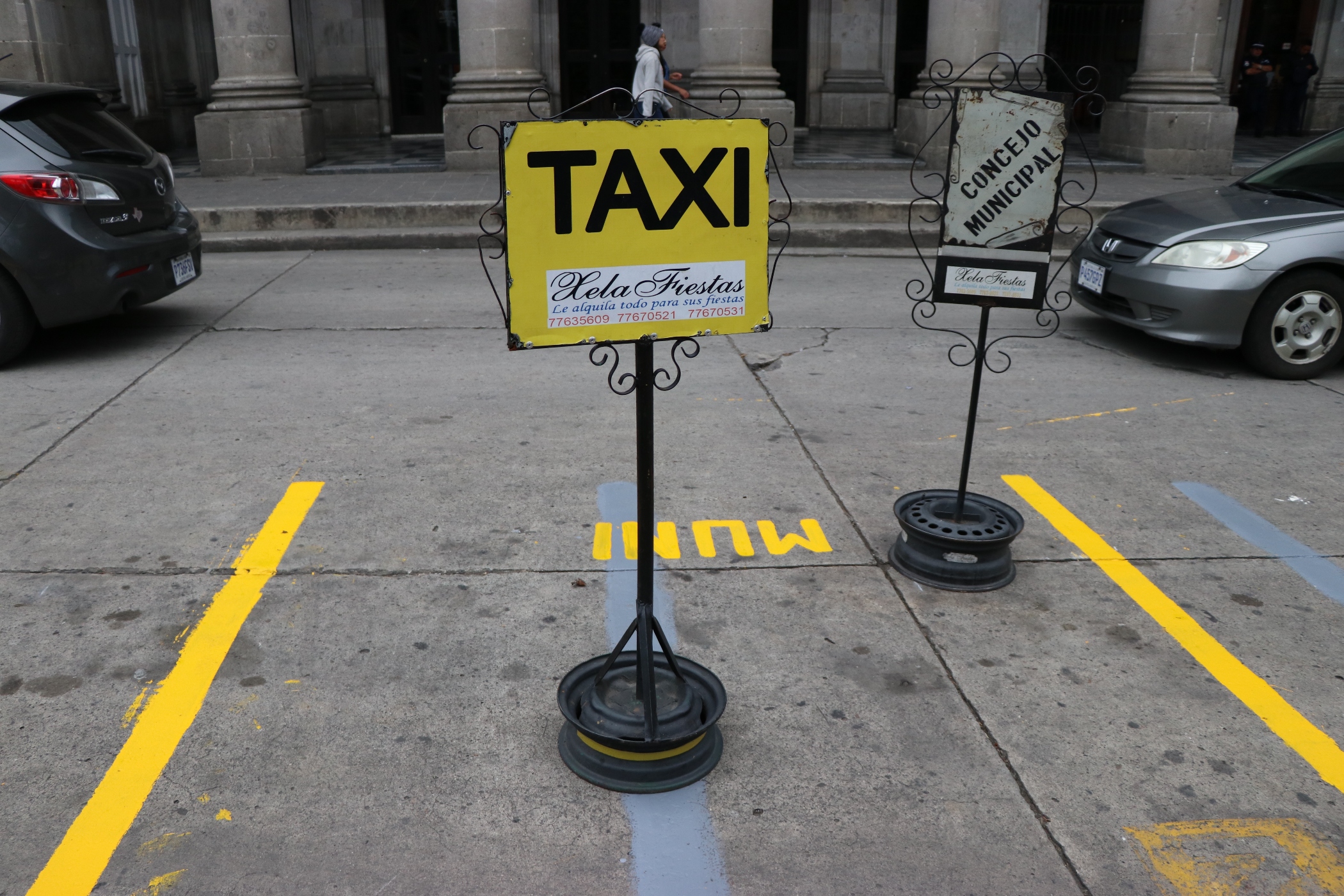 Taxistas están inconformes con la llegada de Uber a Xela. (Foto Prensa Libre: María Longo) 