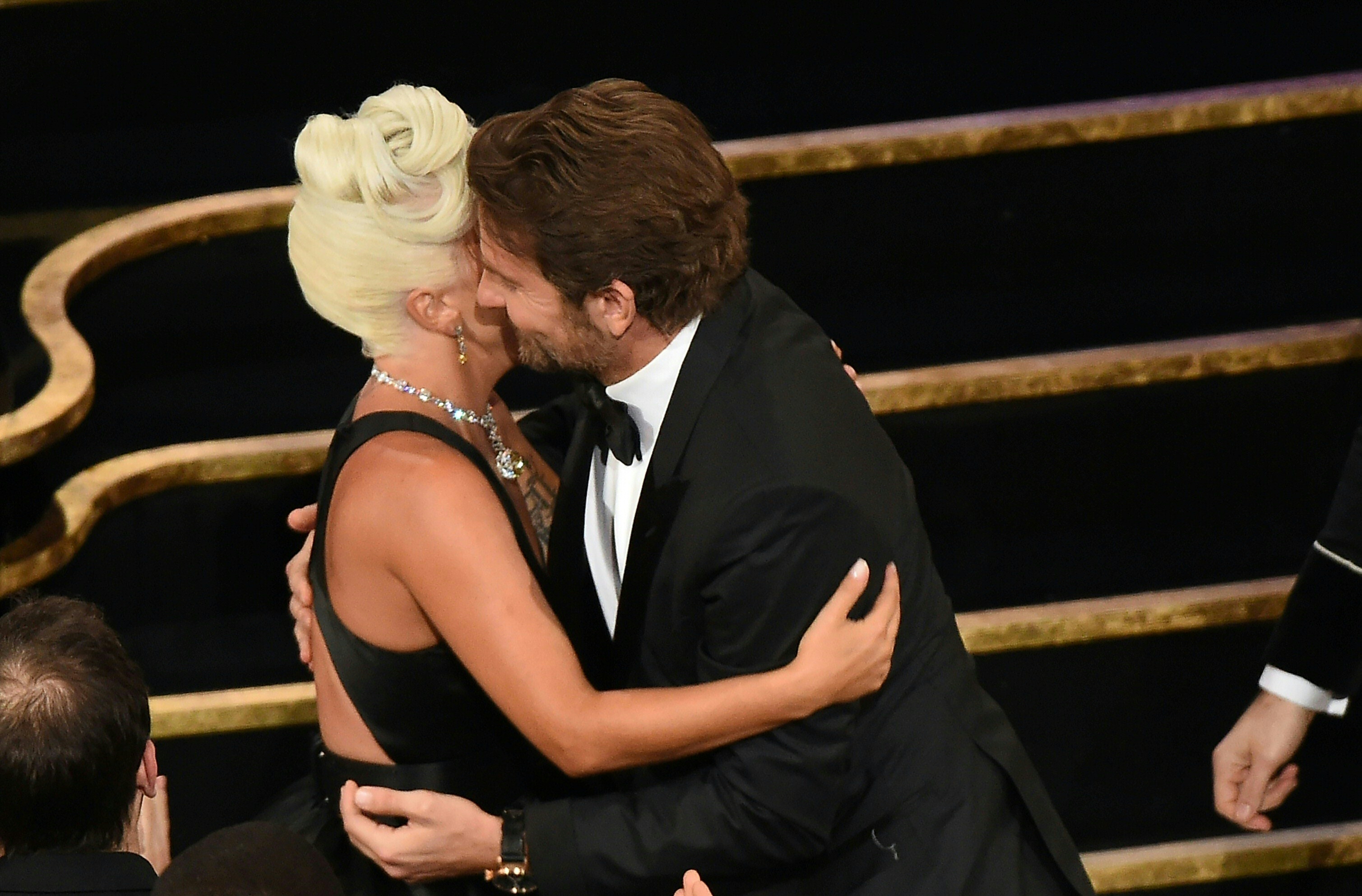 Bradley Cooper y Lady Gaga se han mostrado muy cercanos luego de haber trabajado juntos en la cinta "Nace una estrella". (Foto Prensa Libre: AFP)