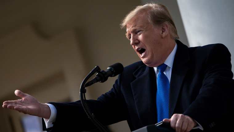 Donald Trump declara la emergencia nacional en la Casa Blanca. (Foto Prensa Libre: AFP)