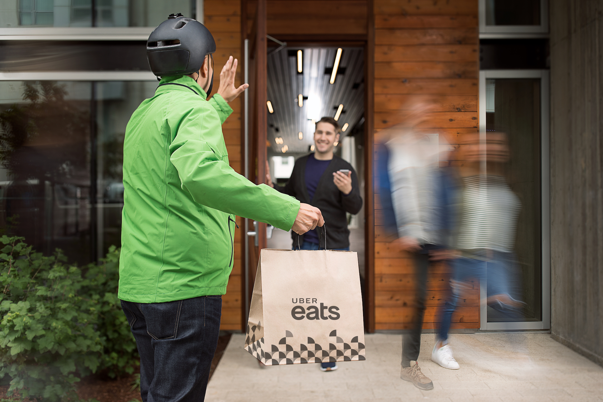 La plataforma de servicio a domicilio Uber Eats proyecta llegar a Quetzaltenango a finales de septiembre del 2019. (Foto Prensa Libre: Uber Eats)