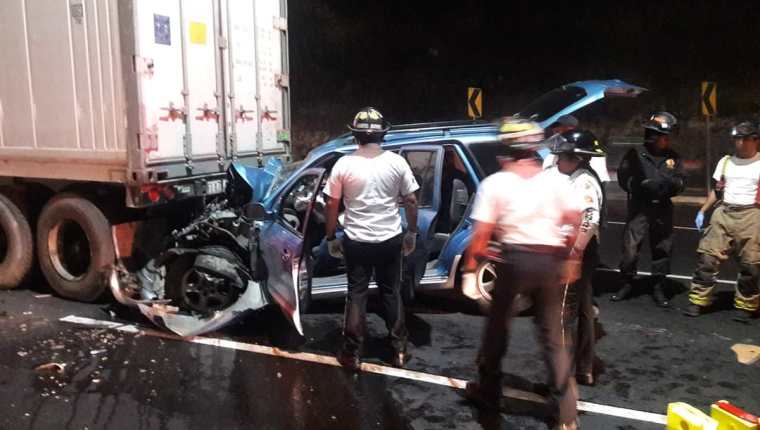 Dentro de la camioneta quedó el cuerpo del conductor. (Foto: 
@PampichiNews)
