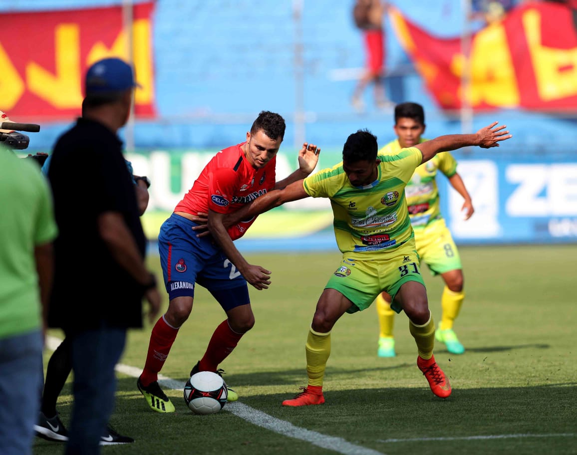 Othoniel Arce, delantero de Municipal. (Foto Prensa Libre: Carlos Vicente)