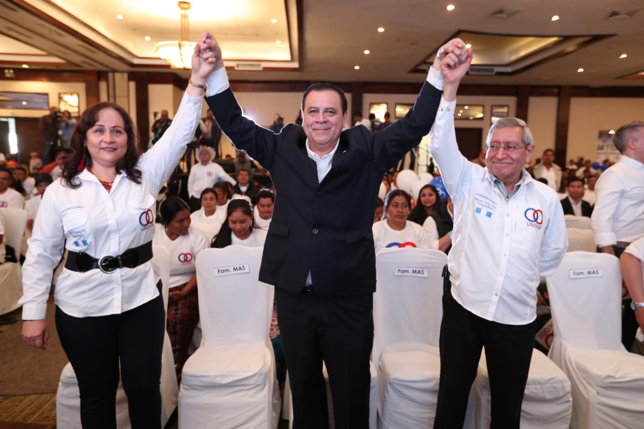 Luis Velásquez y Arturo Soto fueron proclamados como candidatos a la Presidencia y Vicepresidencia por el partido Unidos. (Foto Prensa Libre: Carlos Hérnandez Ovalle) 