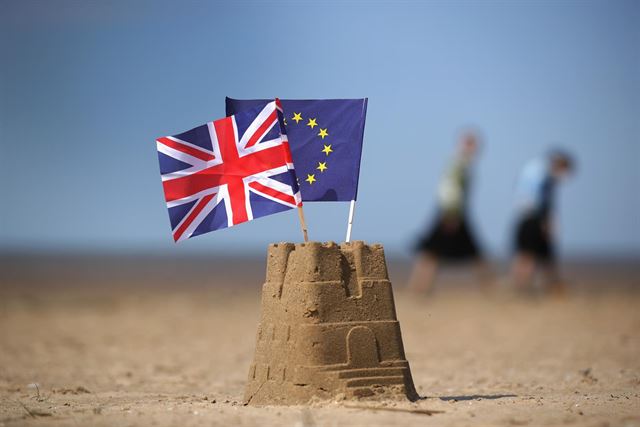 Miles de empleos perdería el sector turístico si hay un “brexit” sin acuerdo