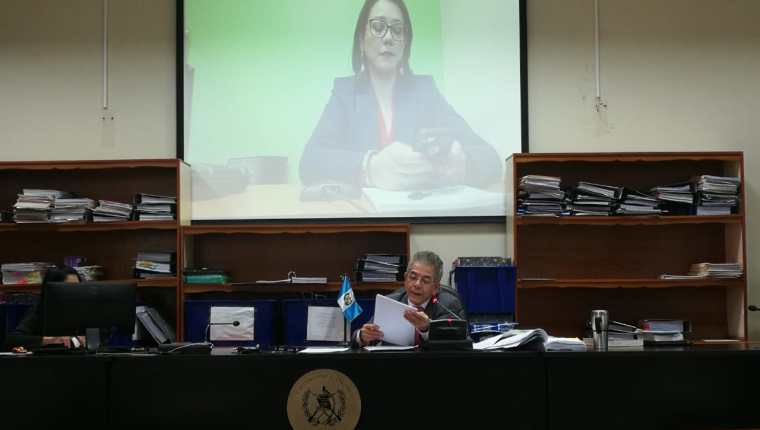 En el caso TCQ, la abogada Astrid Escobedo, de la Cicig, compareció por videoconferencia en el Juzgado de Mayor Riesgo B. (Foto Prensa Libre: Érick Ávila)